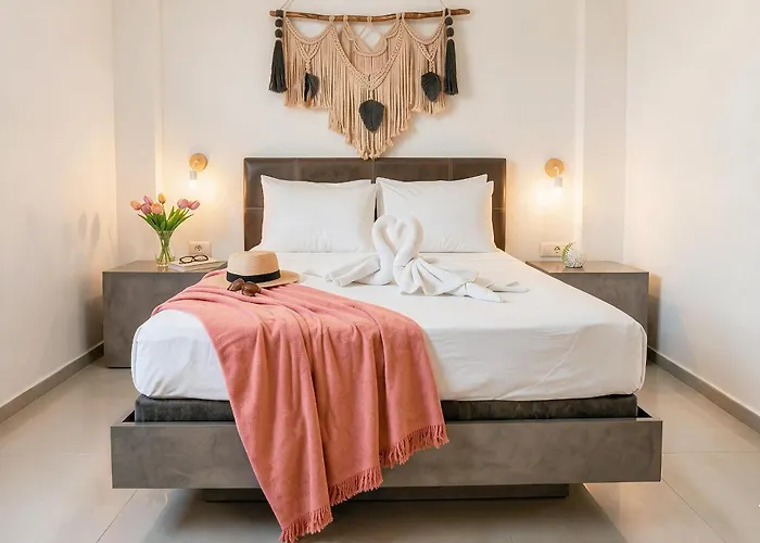 Rooftop Pool, Quiet Sunrises, 1Br 2Br Duplex Sleeps 2-8, 3 Blue Flag Beaches 15 Min, 5Th Ave 10 Min, Chedraui Grocery 15 Min, Cenotes 20 Min, Full Kitchen Fast Wifi Ac, Elevator *