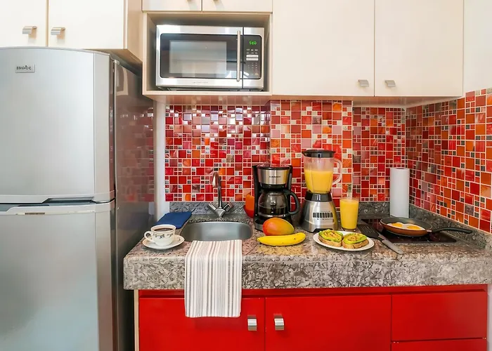 Rooftop Pool, Quiet Sunrises, 1Br 2Br Duplex Sleeps 2-8, 3 Blue Flag Beaches 15 Min, 5Th Ave 10 Min, Chedraui Grocery 15 Min, Cenotes 20 Min, Full Kitchen Fast Wifi Ac, Elevator