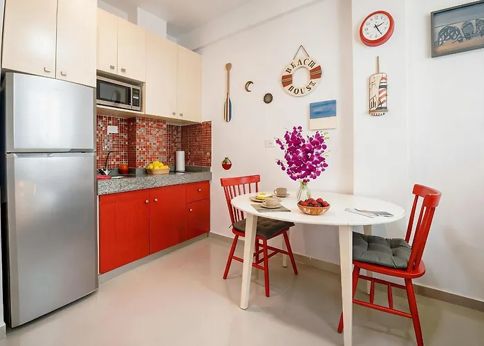 Rooftop Pool, Quiet Sunrises, 1Br 2Br Duplex Sleeps 2-8, 3 Blue Flag Beaches 15 Min, 5Th Ave 10 Min, Chedraui Grocery 15 Min, Cenotes 20 Min, Full Kitchen Fast Wifi Ac, Elevator *