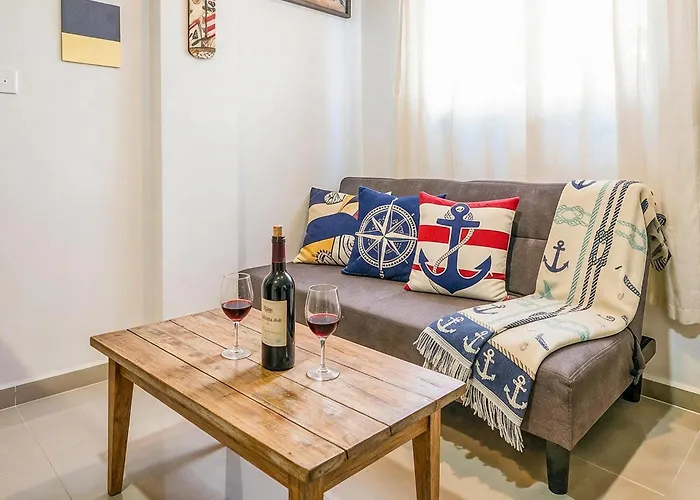 Rooftop Pool, Quiet Sunrises, 1Br 2Br Duplex Sleeps 2-8, 3 Blue Flag Beaches 15 Min, 5Th Ave 10 Min, Chedraui Grocery 15 Min, Cenotes 20 Min, Full Kitchen Fast Wifi Ac, Elevator Apartment *