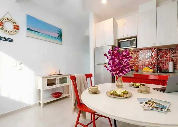 Rooftop Pool, Quiet Sunrises, 1Br 2Br Duplex Sleeps 2-8, 3 Blue Flag Beaches 15 Min, 5Th Ave 10 Min, Chedraui Grocery 15 Min, Cenotes 20 Min, Full Kitchen Fast Wifi Ac, Elevator Apartment
